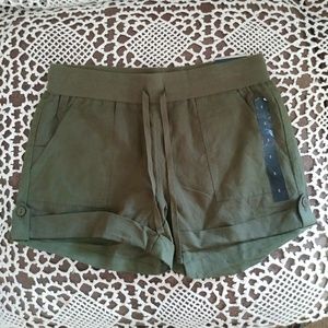 NWT Banana Republic Olive Shorts Size Small